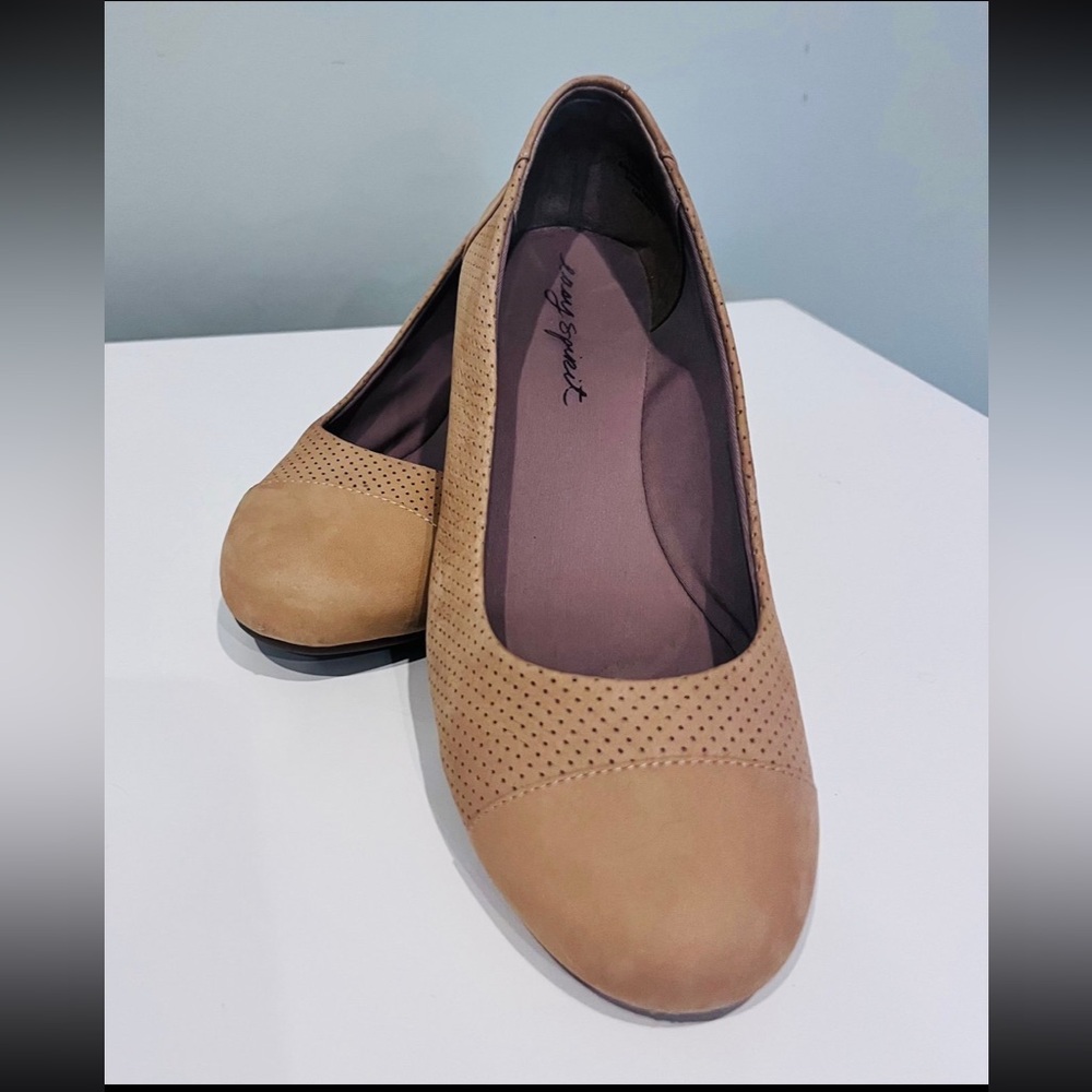 Easy Spirit Dalee leather wedge round toe slip on natural tan flat Size 6.5